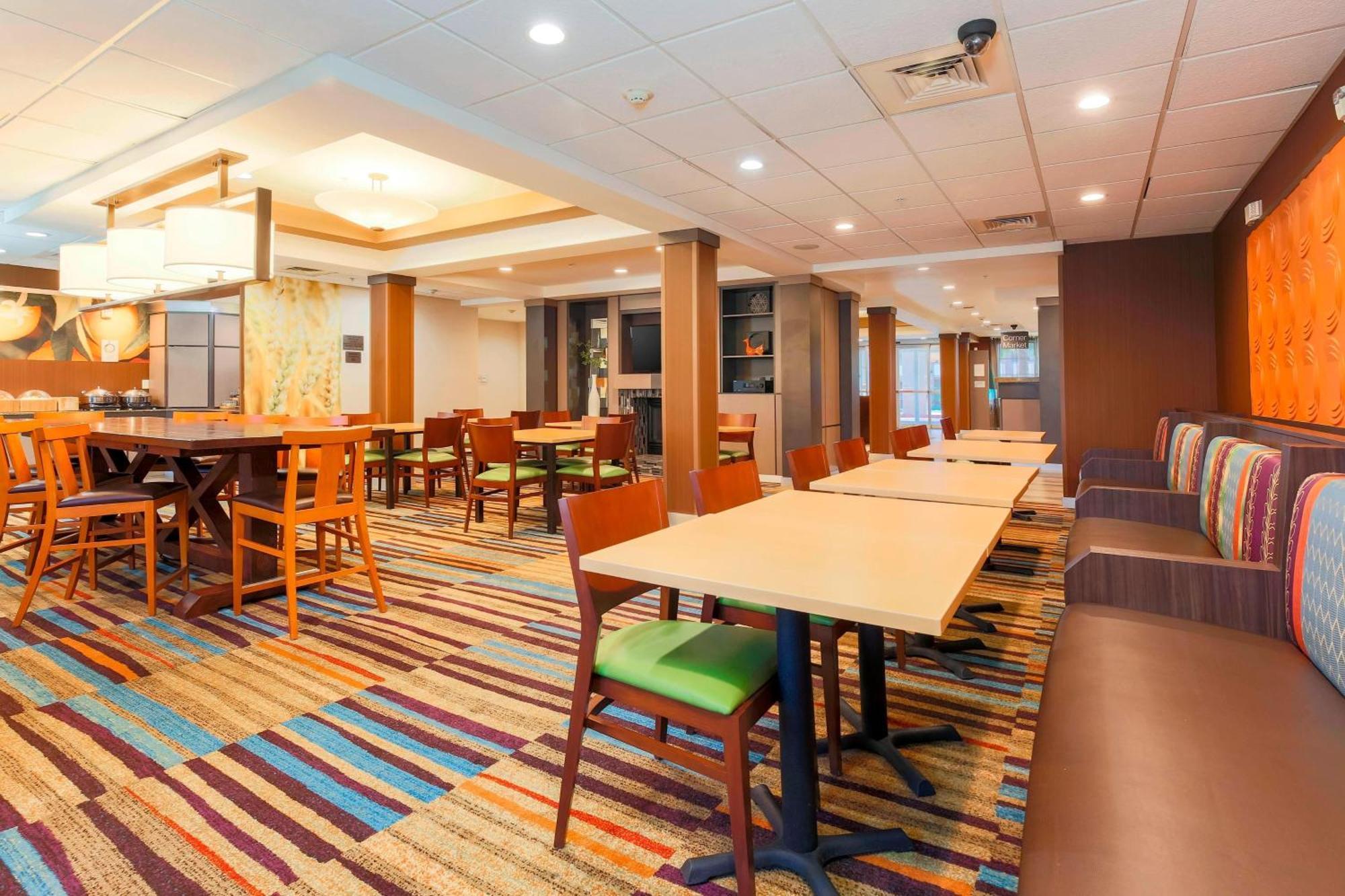 Fairfield Inn & Suites テメキュラ エクステリア 写真