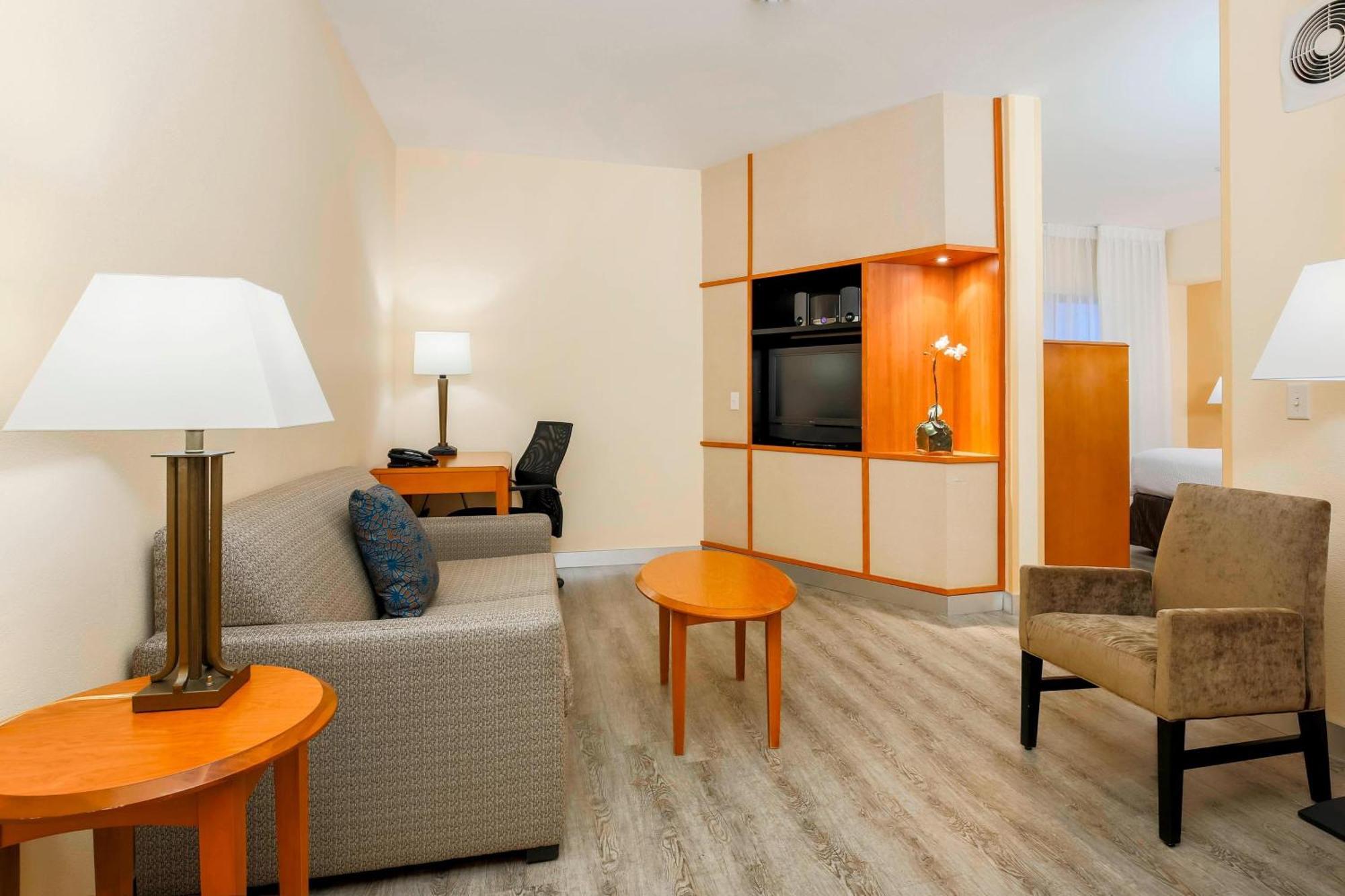 Fairfield Inn & Suites テメキュラ エクステリア 写真