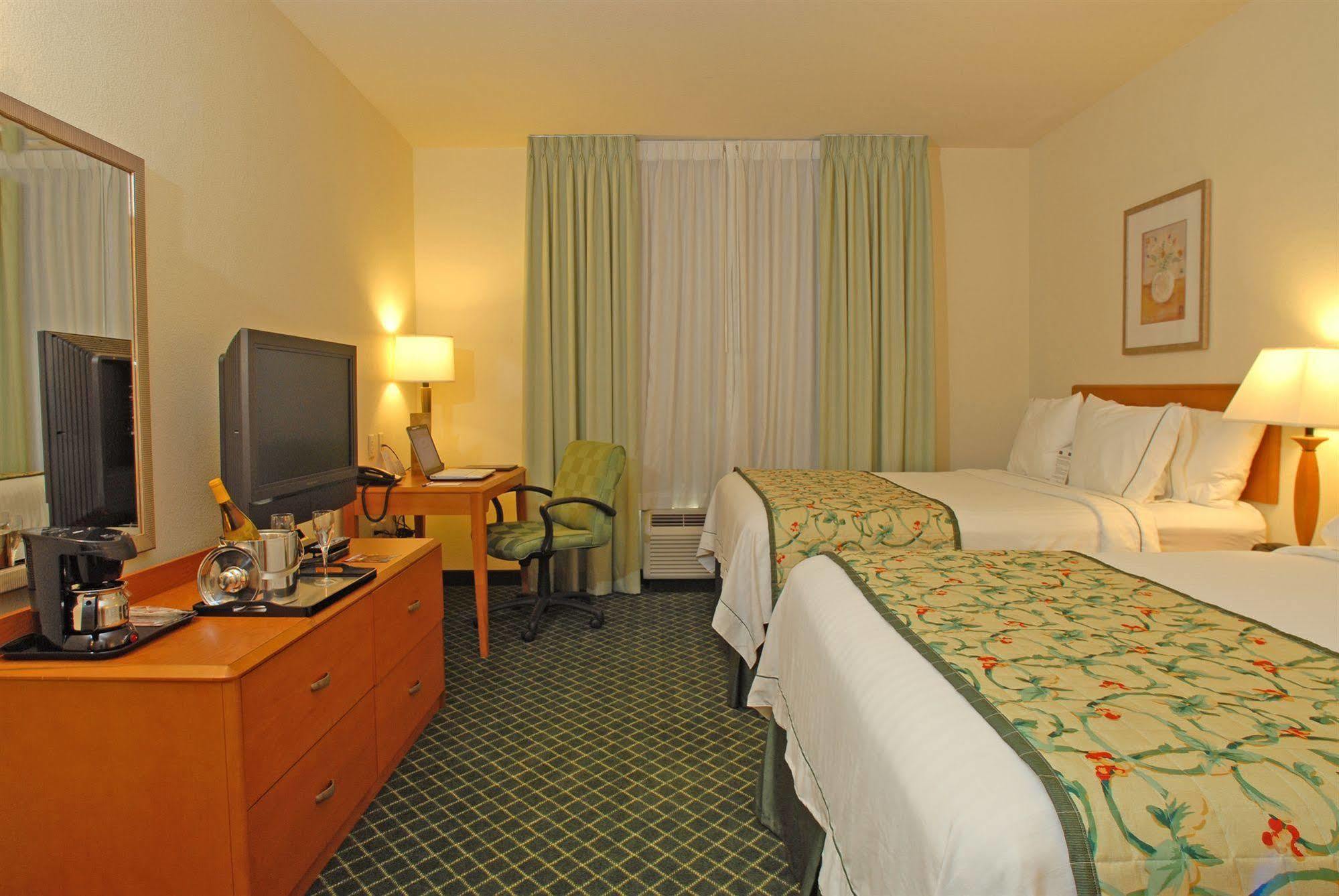 Fairfield Inn & Suites テメキュラ エクステリア 写真