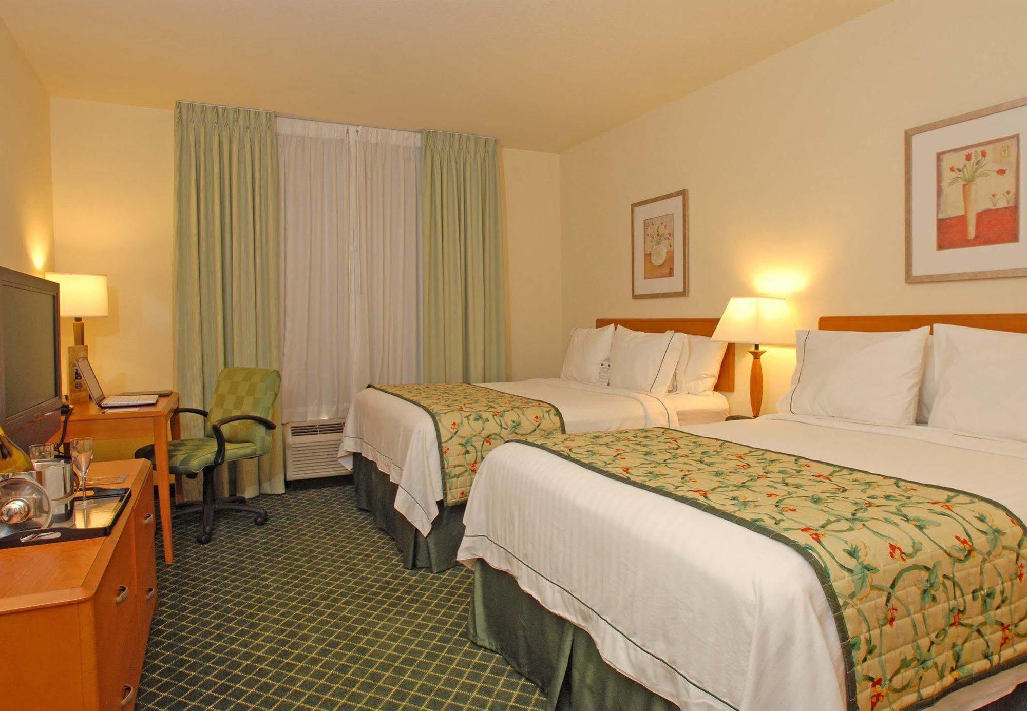 Fairfield Inn & Suites テメキュラ 部屋 写真